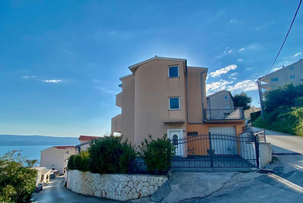 אומיס Panorama Apartment Jakov מראה חיצוני תמונה