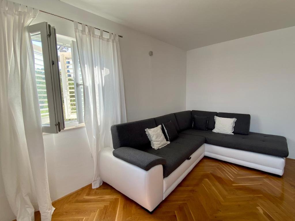 אומיס Panorama Apartment Jakov מראה חיצוני תמונה